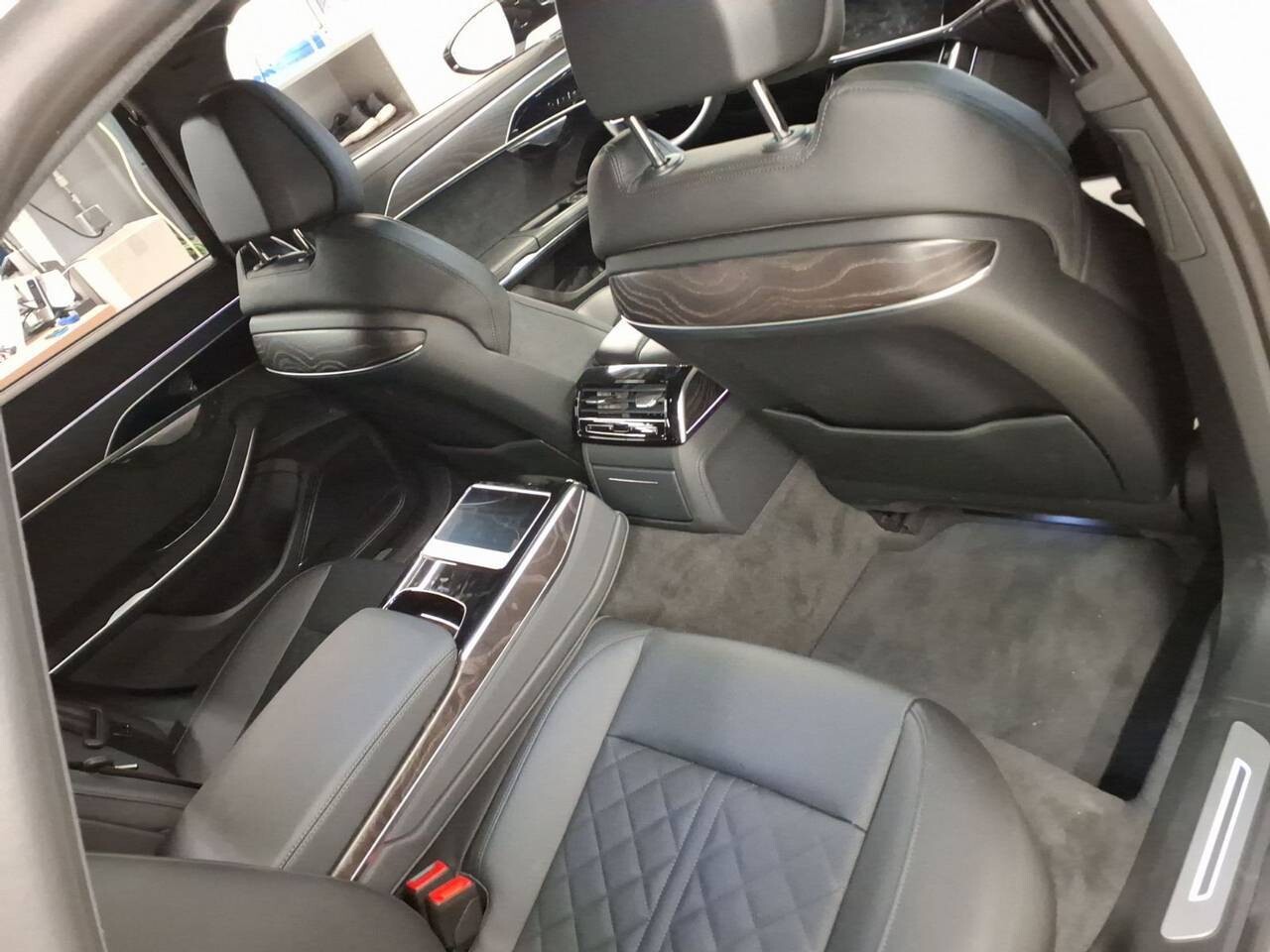Audi A8 - zdjęcie 13