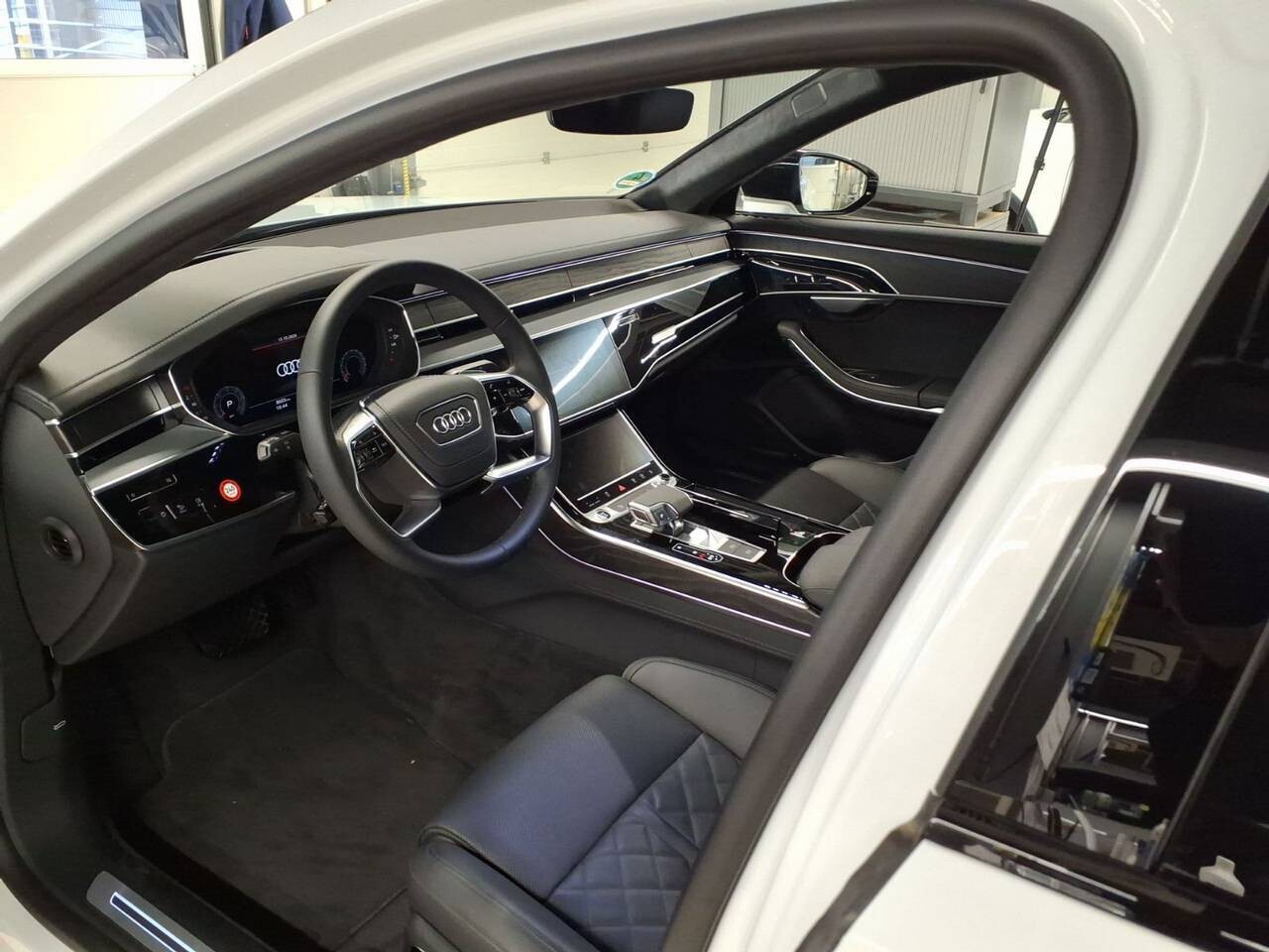 Audi A8 - zdjęcie 6