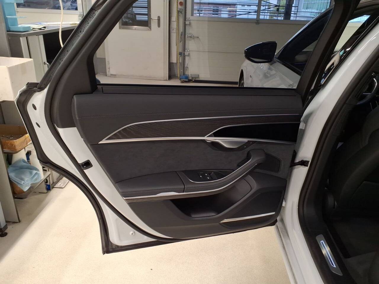 Audi A8 - zdjęcie 10