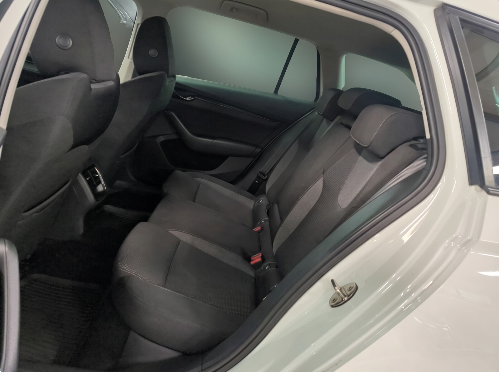 Škoda Octavia Combi - zdjęcie 5
