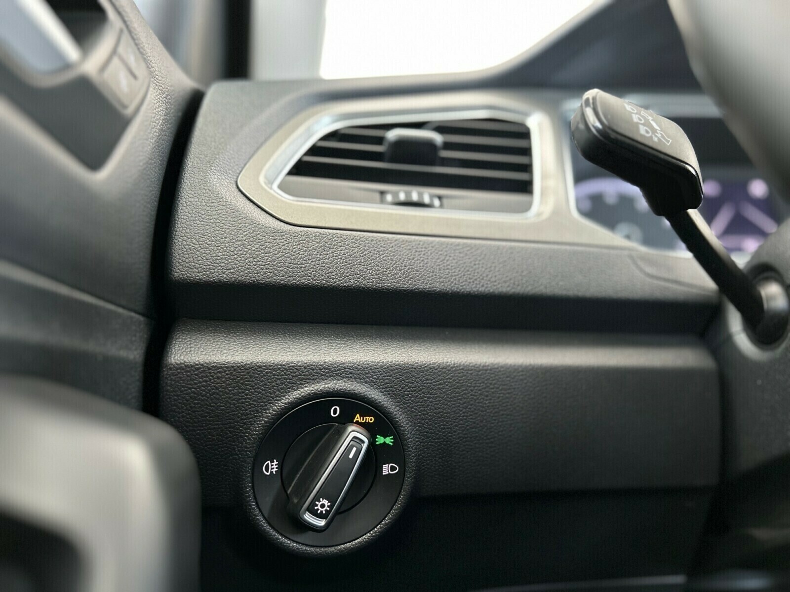 Volkswagen T-Roc - zdjęcie 22