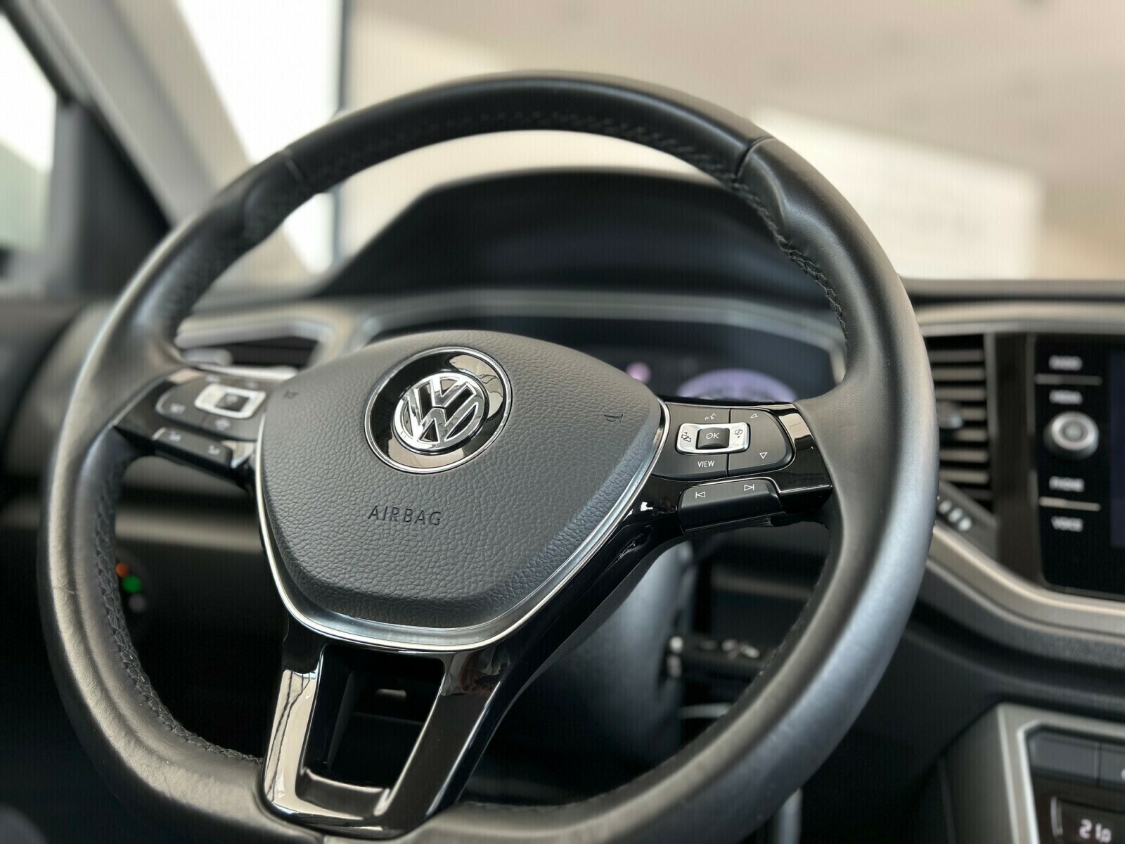 Volkswagen T-Roc - zdjęcie 15