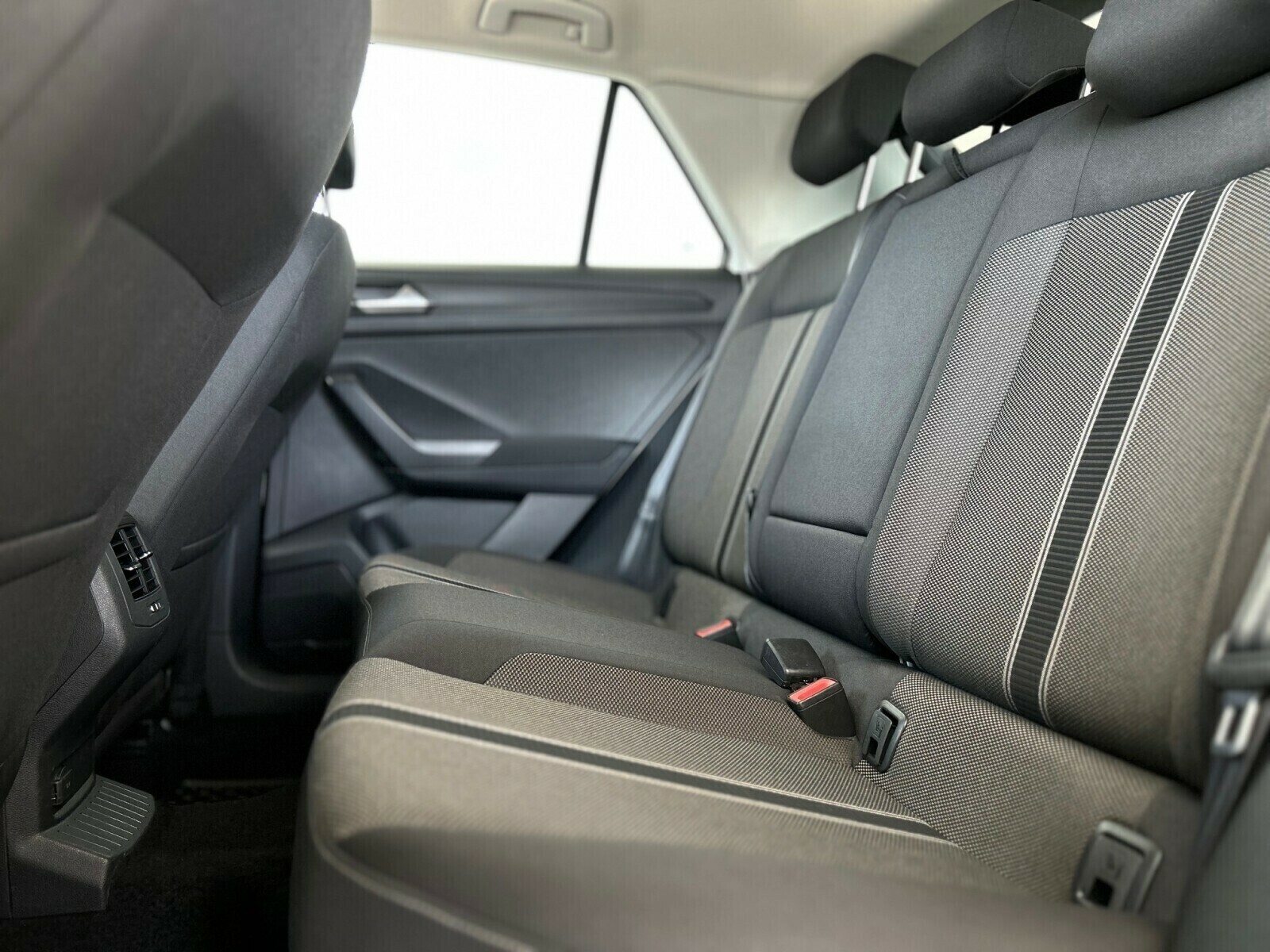 Volkswagen T-Roc - zdjęcie 13