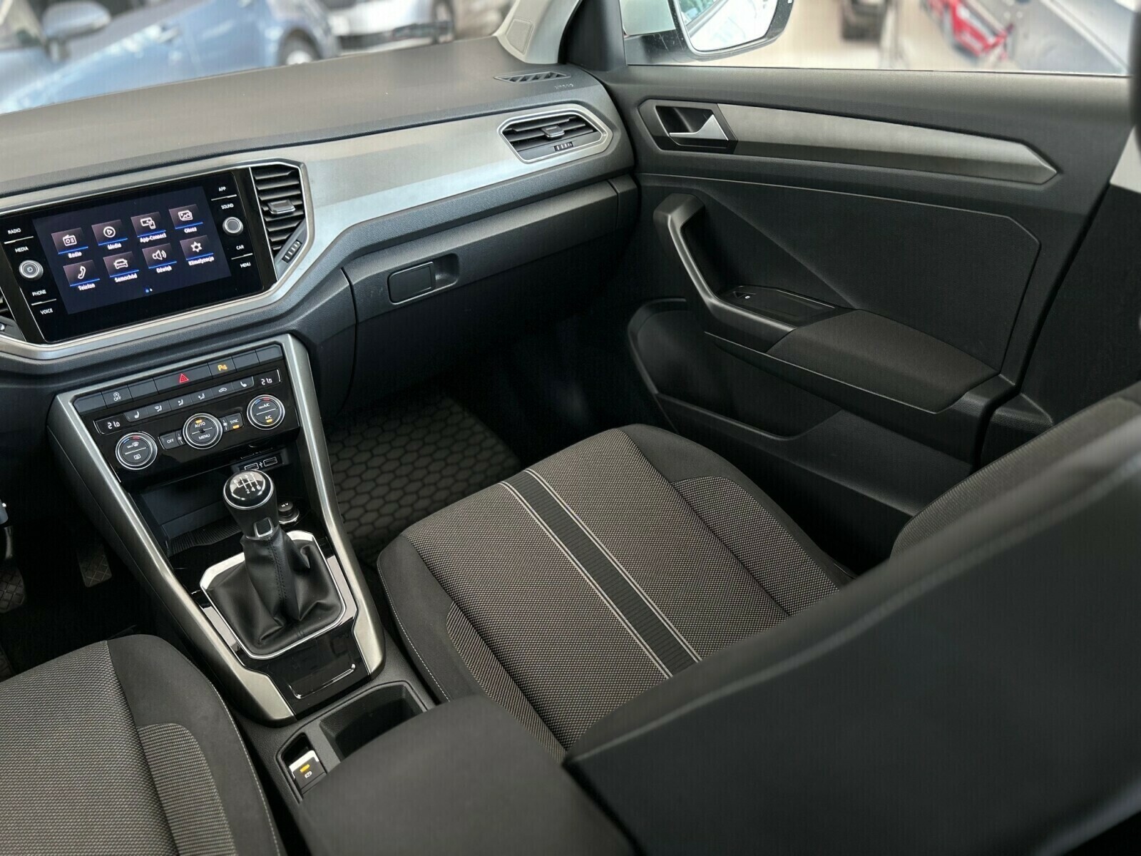 Volkswagen T-Roc - zdjęcie 10