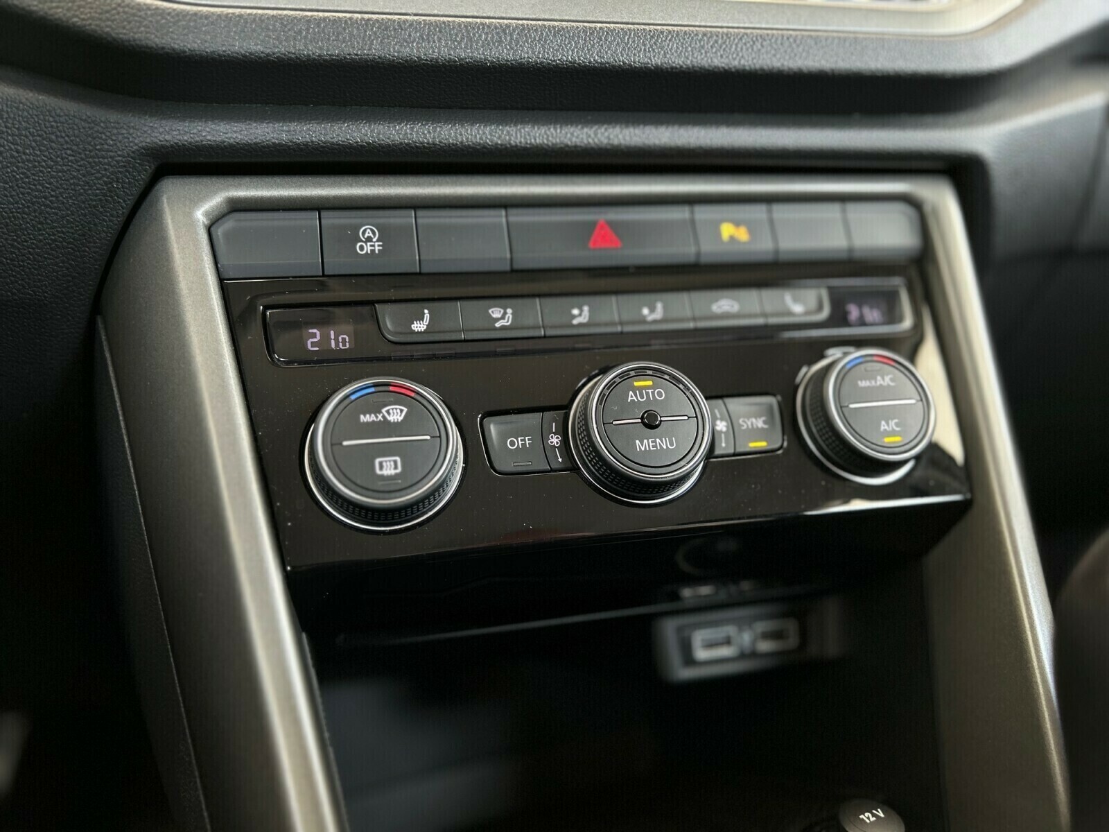 Volkswagen T-Roc - zdjęcie 18