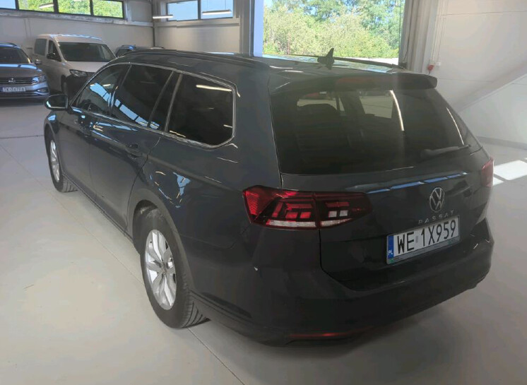 Volkswagen Passat Variant - zdjęcie 2