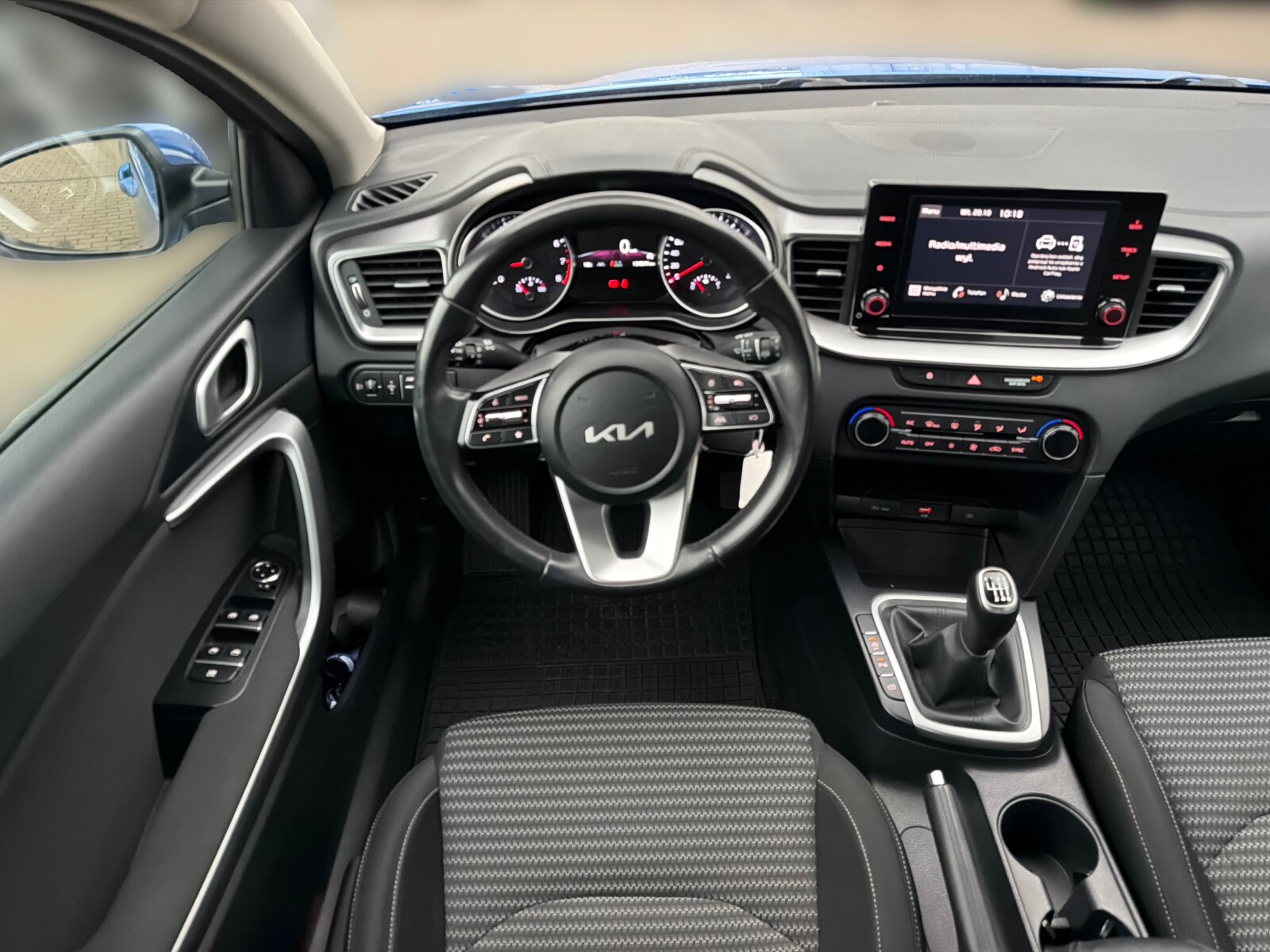 Kia Ceed - zdjęcie 18