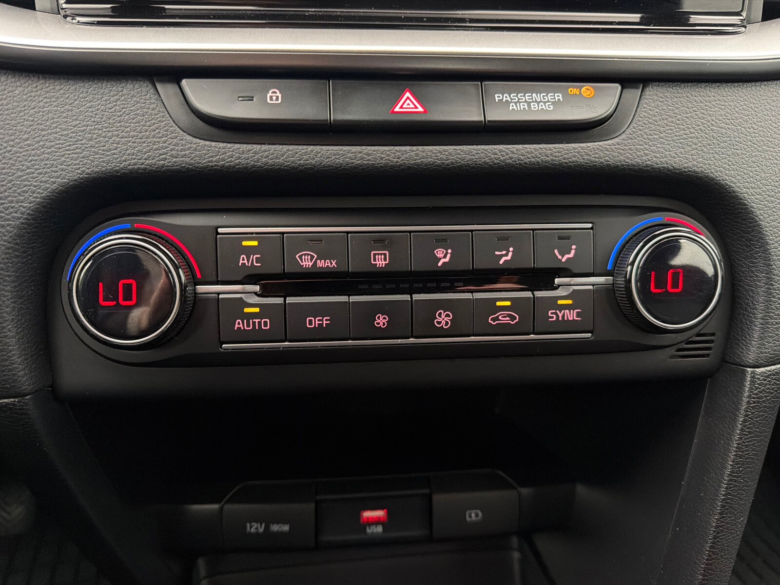 Kia Ceed - zdjęcie 24