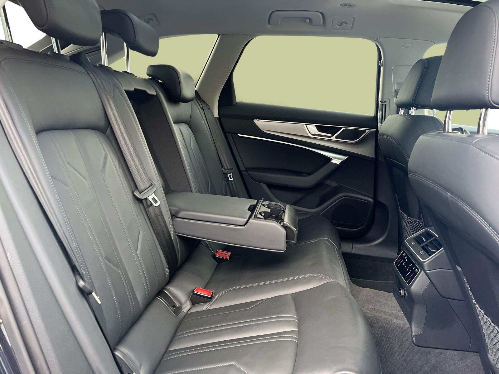 Audi A6 Avant - zdjęcie 19