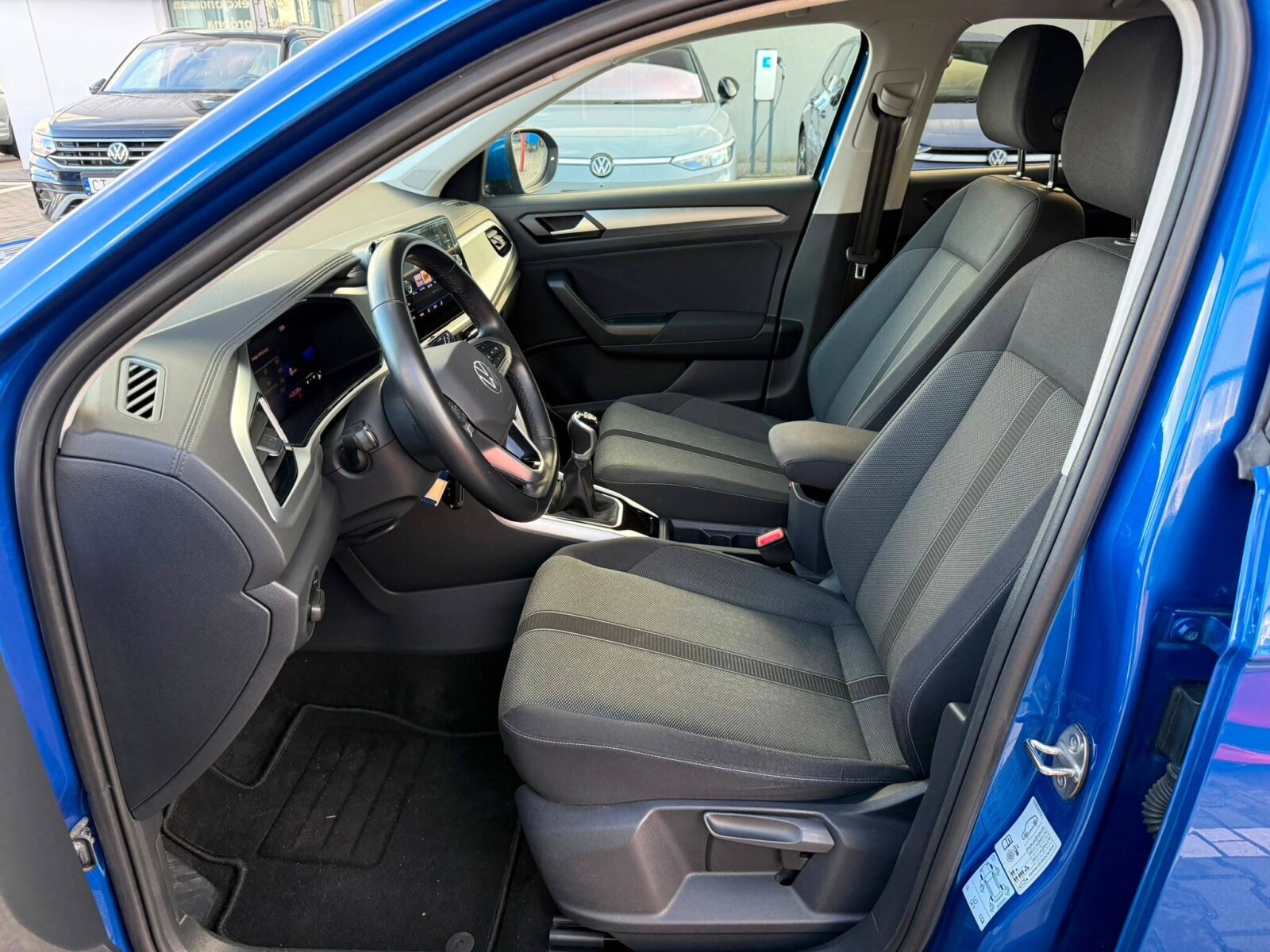 Volkswagen T-Roc - zdjęcie 10