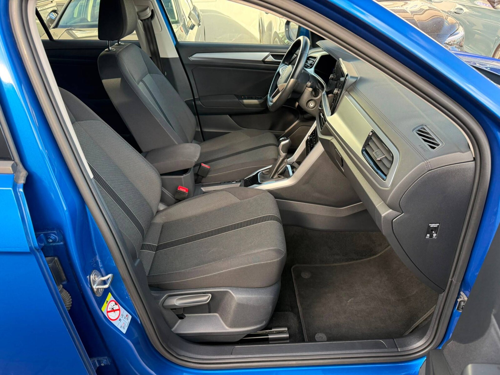 Volkswagen T-Roc - zdjęcie 14