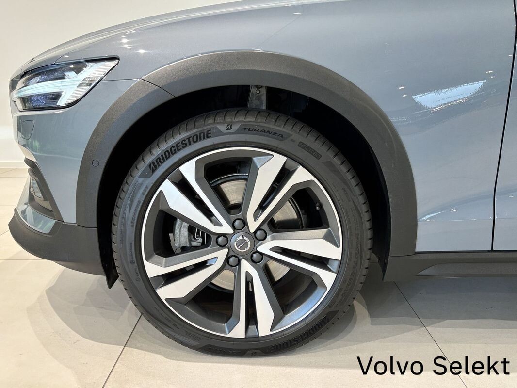 Volvo V60 Cross Country - zdjęcie 2