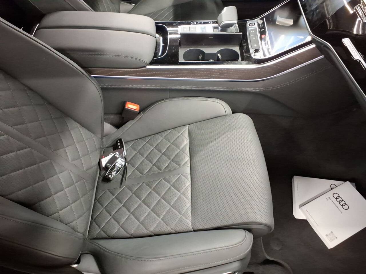 Audi A8 - zdjęcie 8