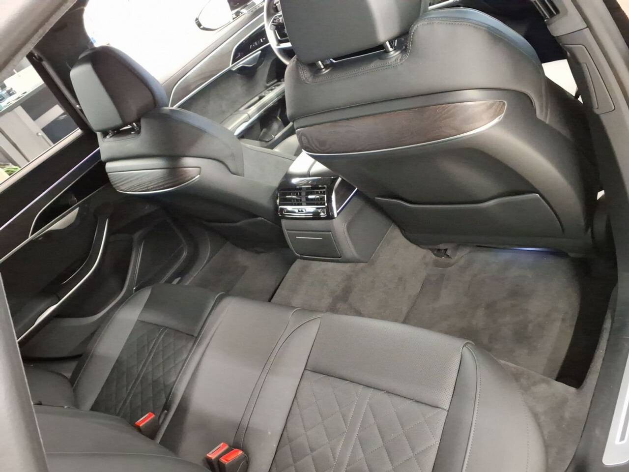 Audi A8 - zdjęcie 11