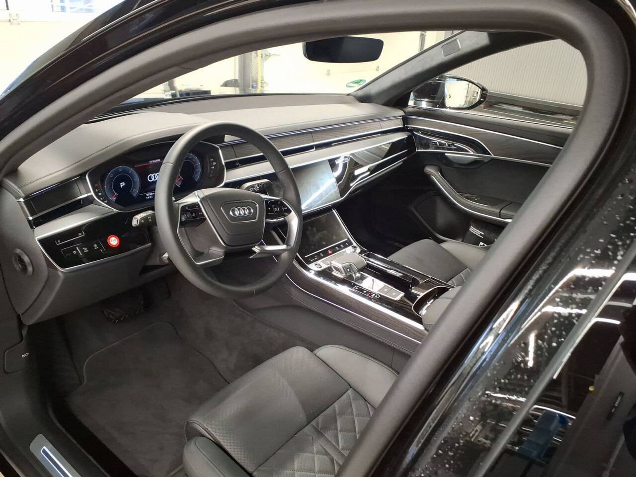 Audi A8 - zdjęcie 13