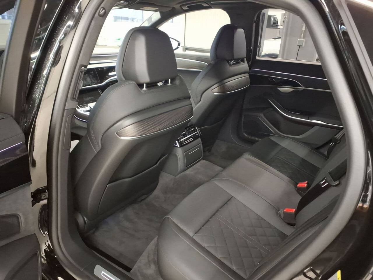 Audi A8 - zdjęcie 10