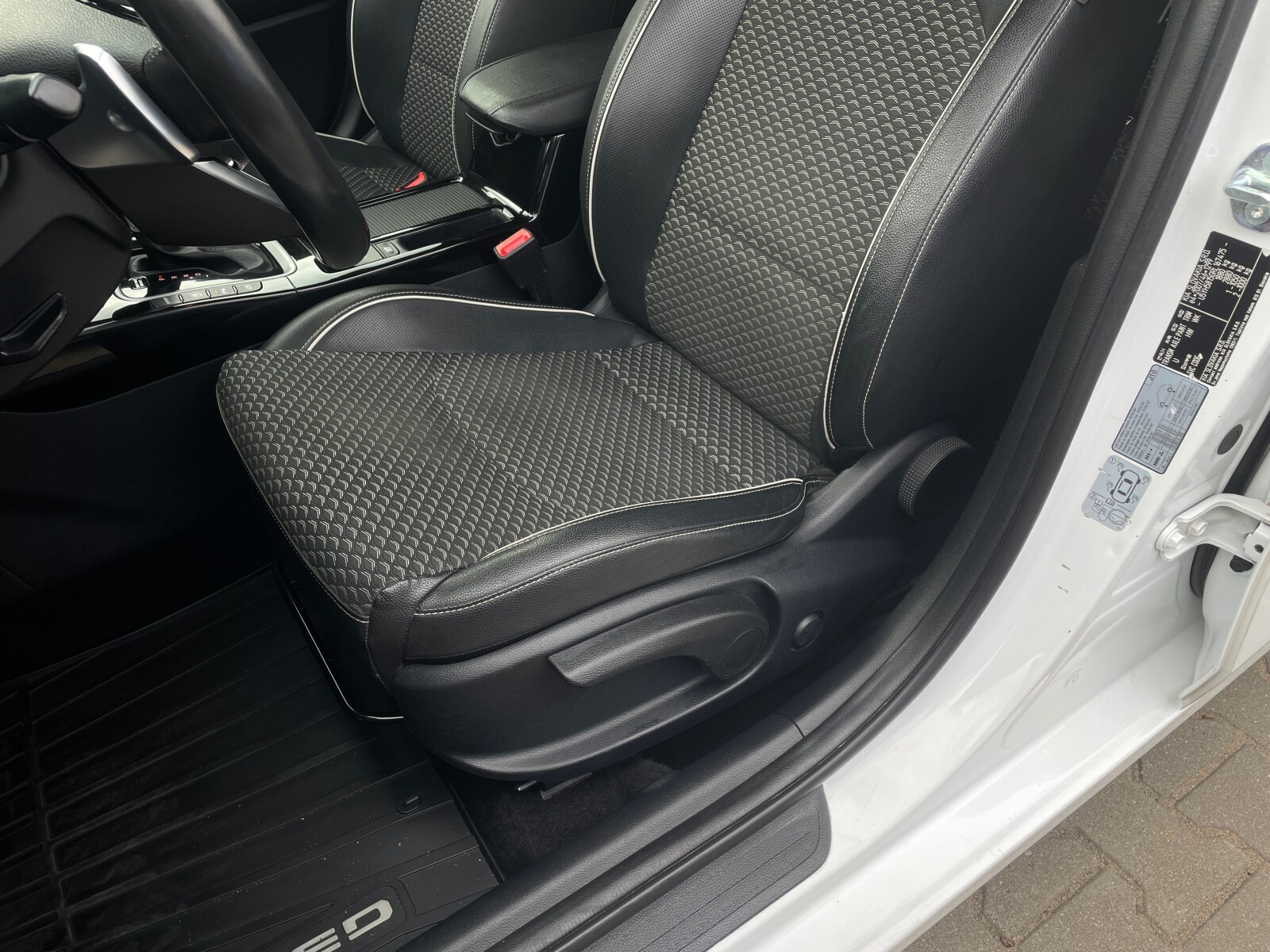 Kia Ceed - zdjęcie 10