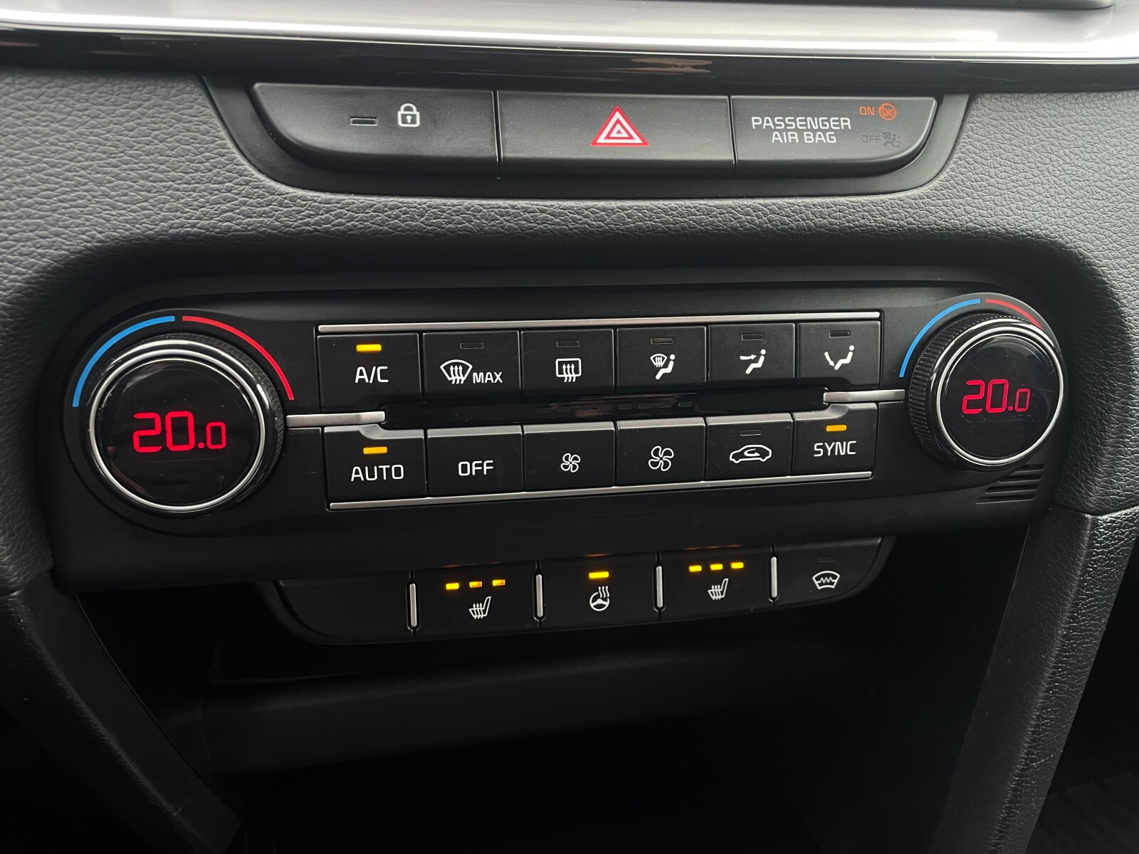 Kia Ceed - zdjęcie 30