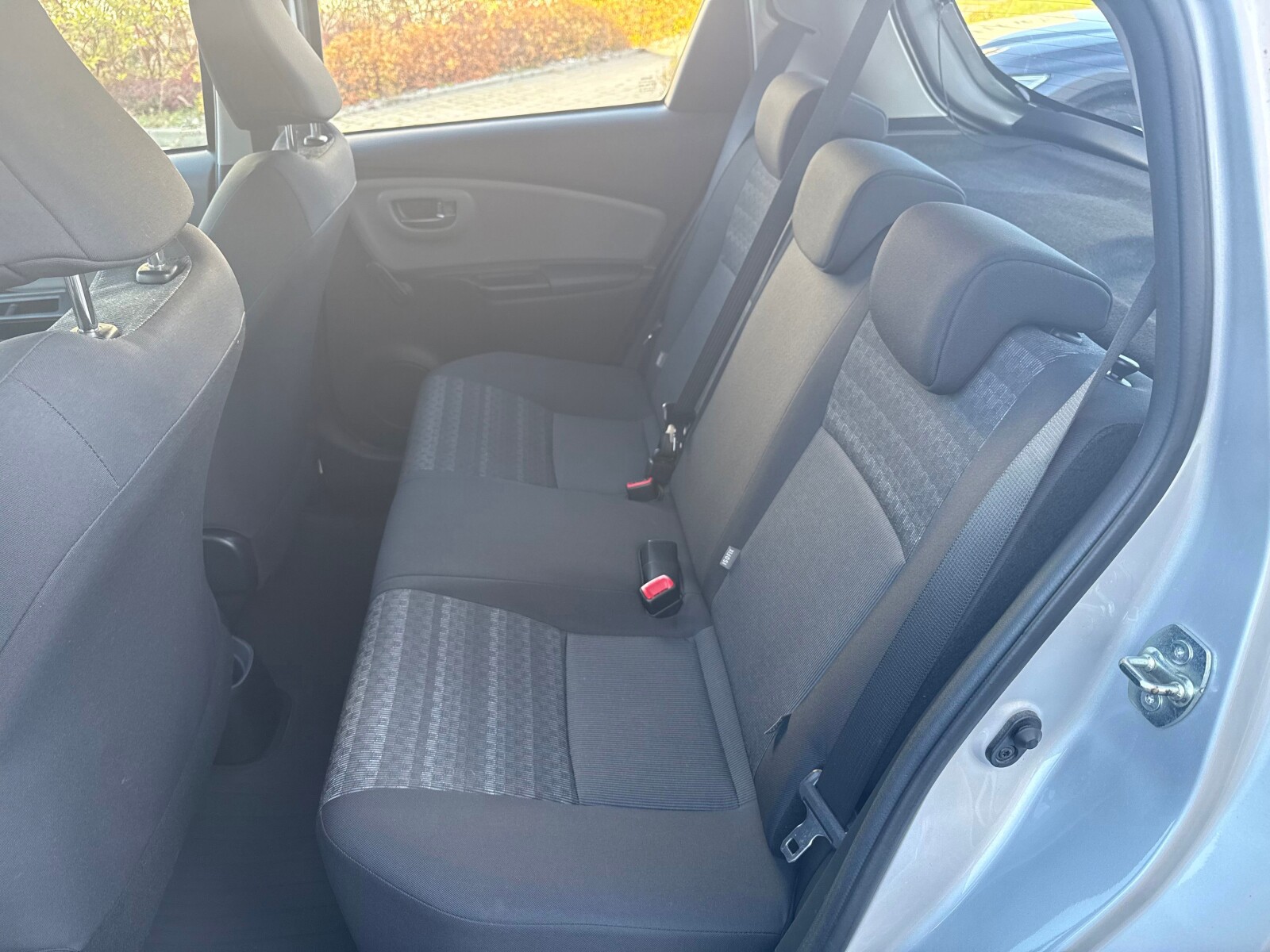 Toyota Yaris - zdjęcie 23