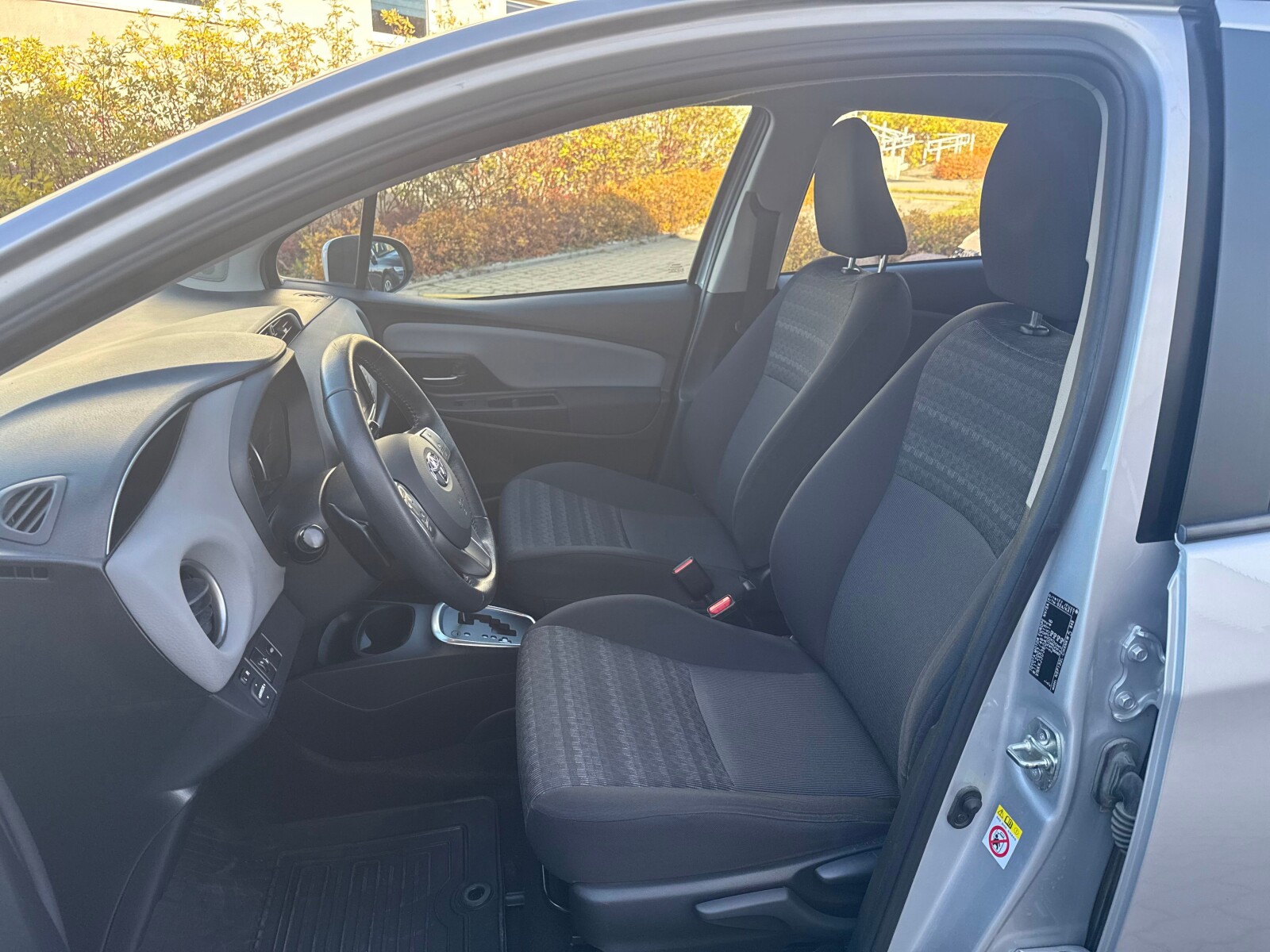 Toyota Yaris - zdjęcie 13