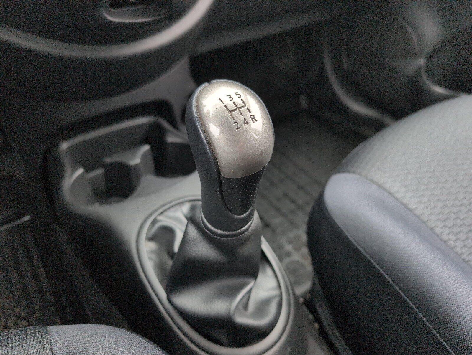 Nissan Micra - zdjęcie 23