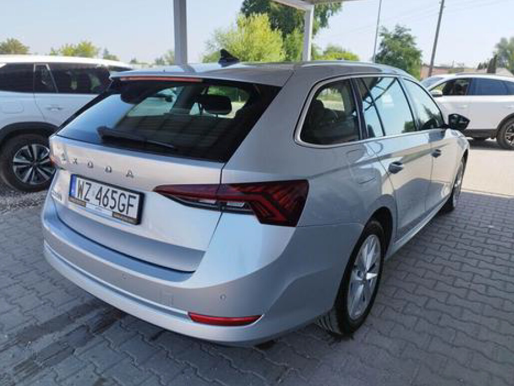 Škoda Octavia Combi - zdjęcie 2