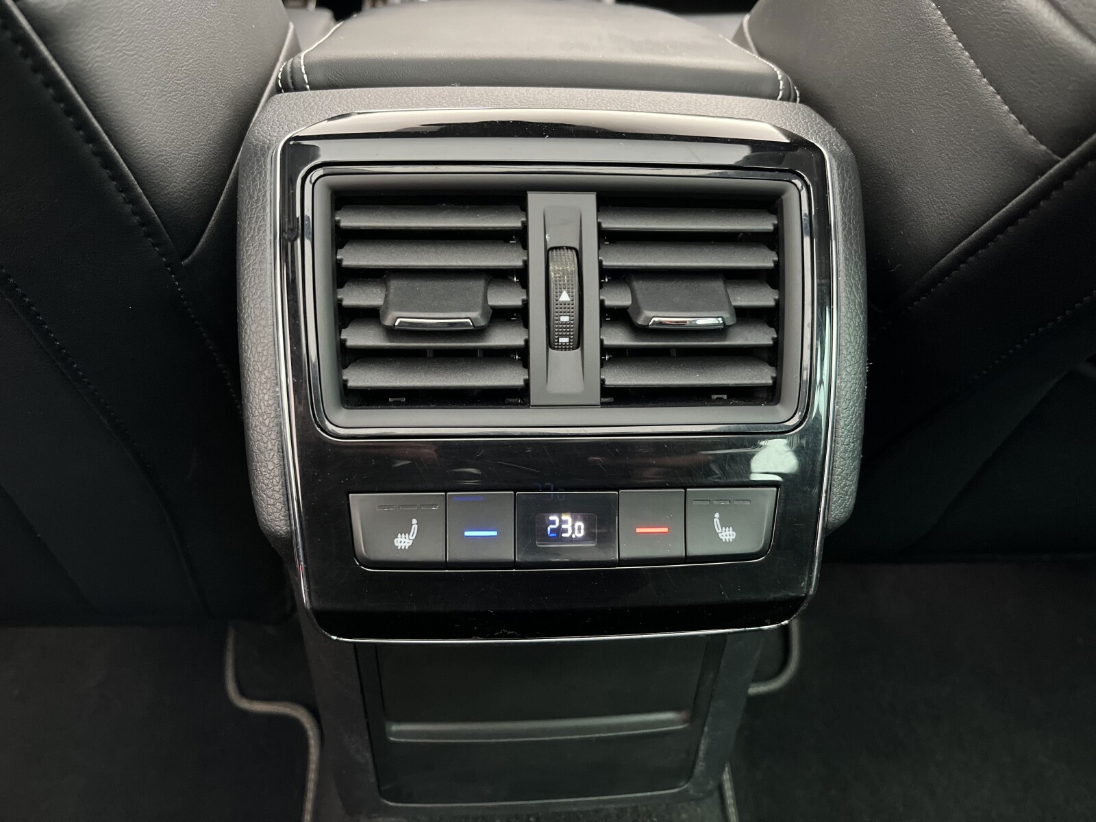 Škoda Superb Combi - zdjęcie 14
