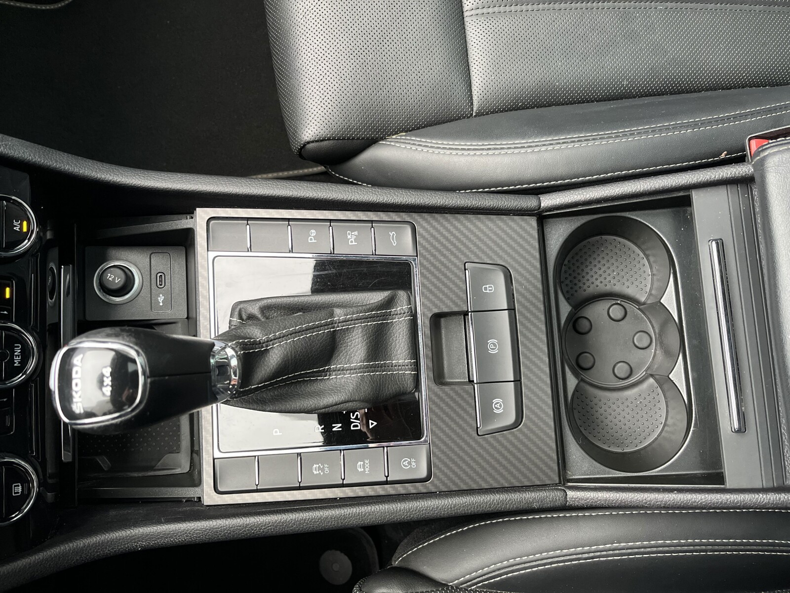 Škoda Superb Combi - zdjęcie 26