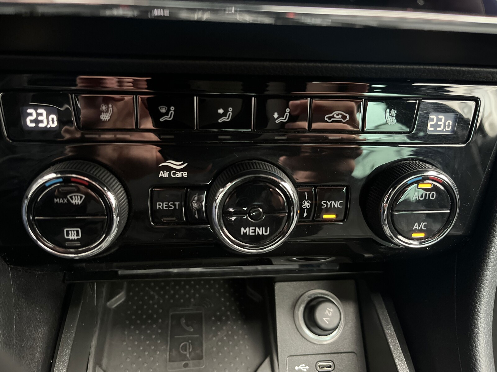Škoda Superb Combi - zdjęcie 28