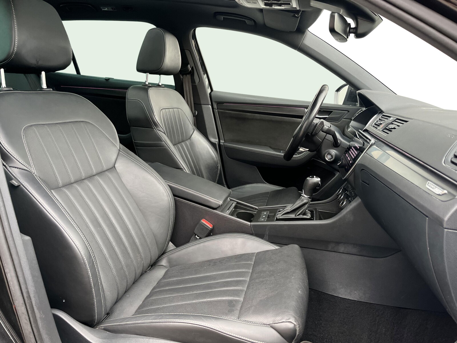 Škoda Superb Combi - zdjęcie 20