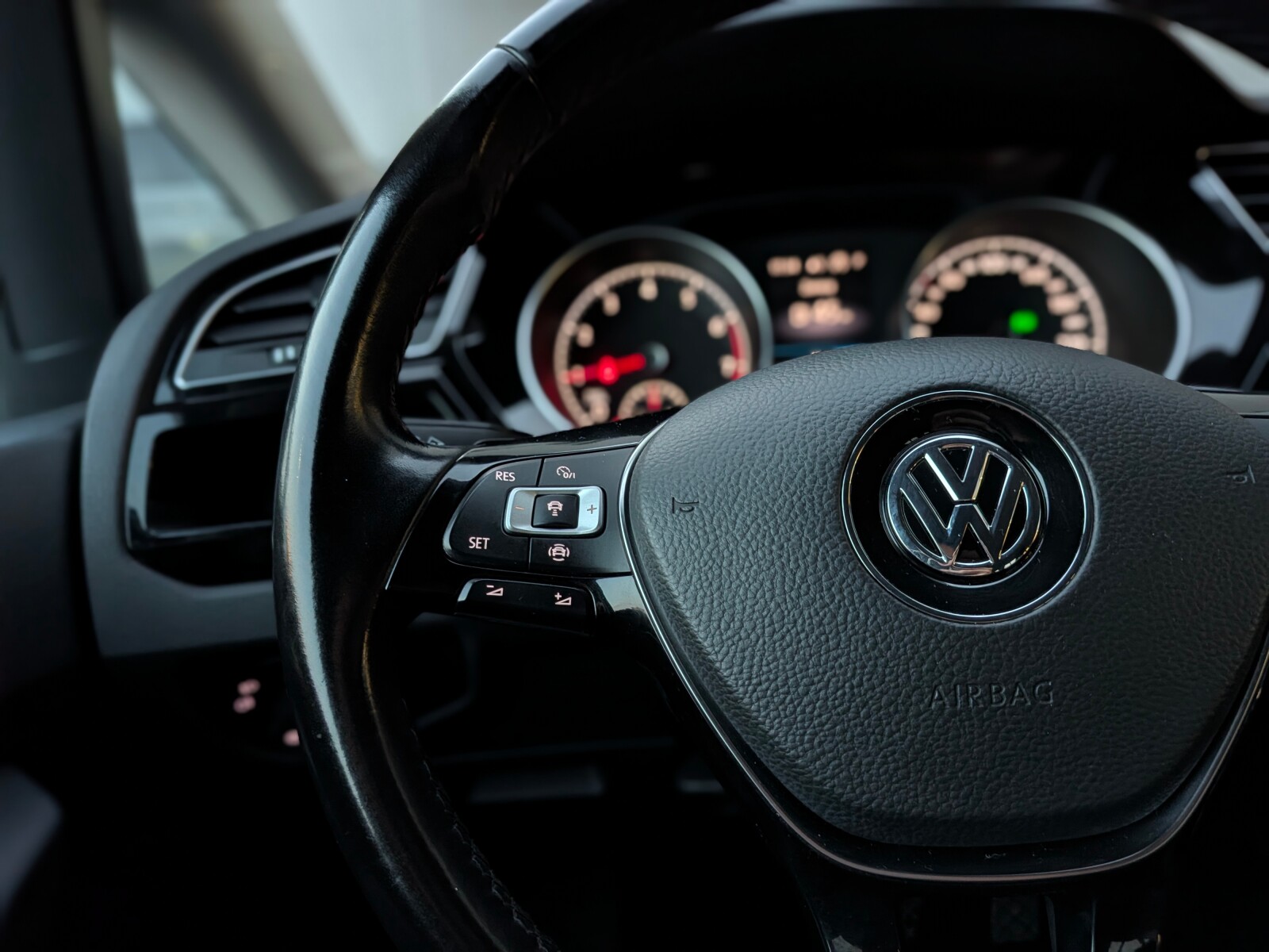 Volkswagen Touran - zdjęcie 16