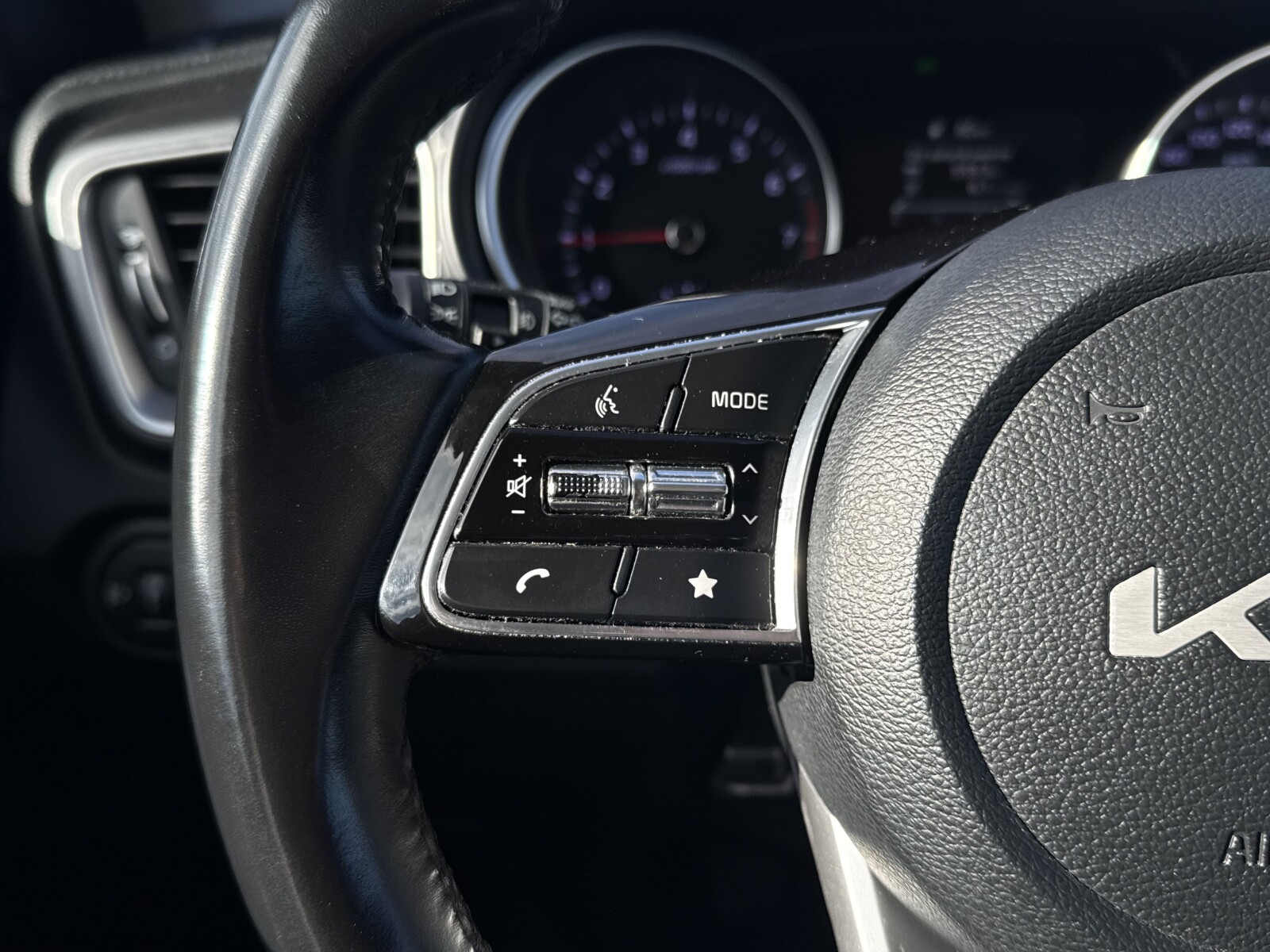 Kia Ceed - zdjęcie 23