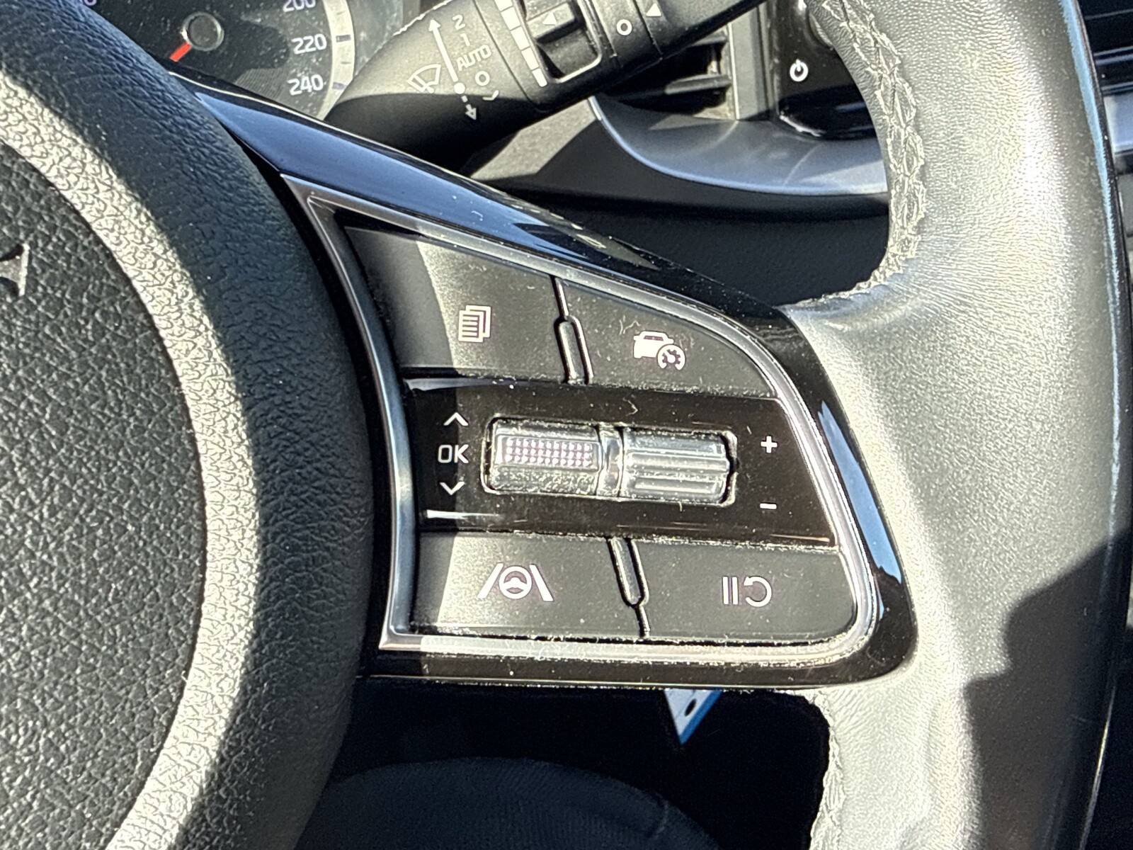 Kia Ceed - zdjęcie 24