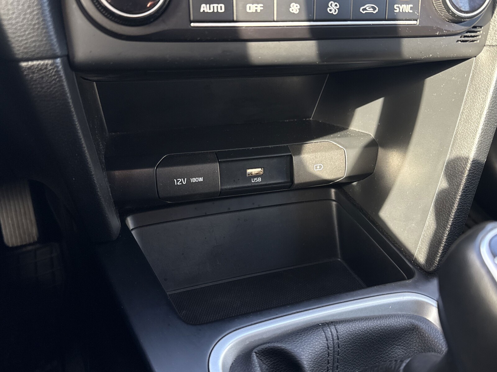 Kia Ceed - zdjęcie 28