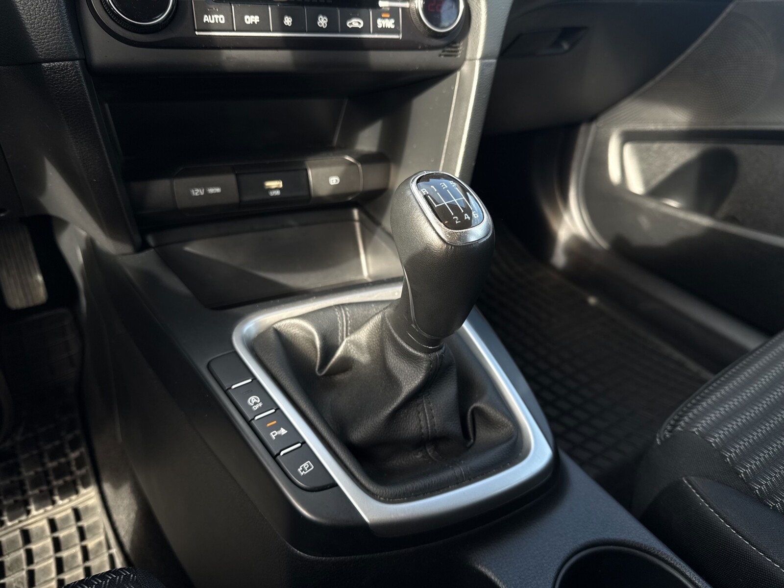 Kia Ceed - zdjęcie 15
