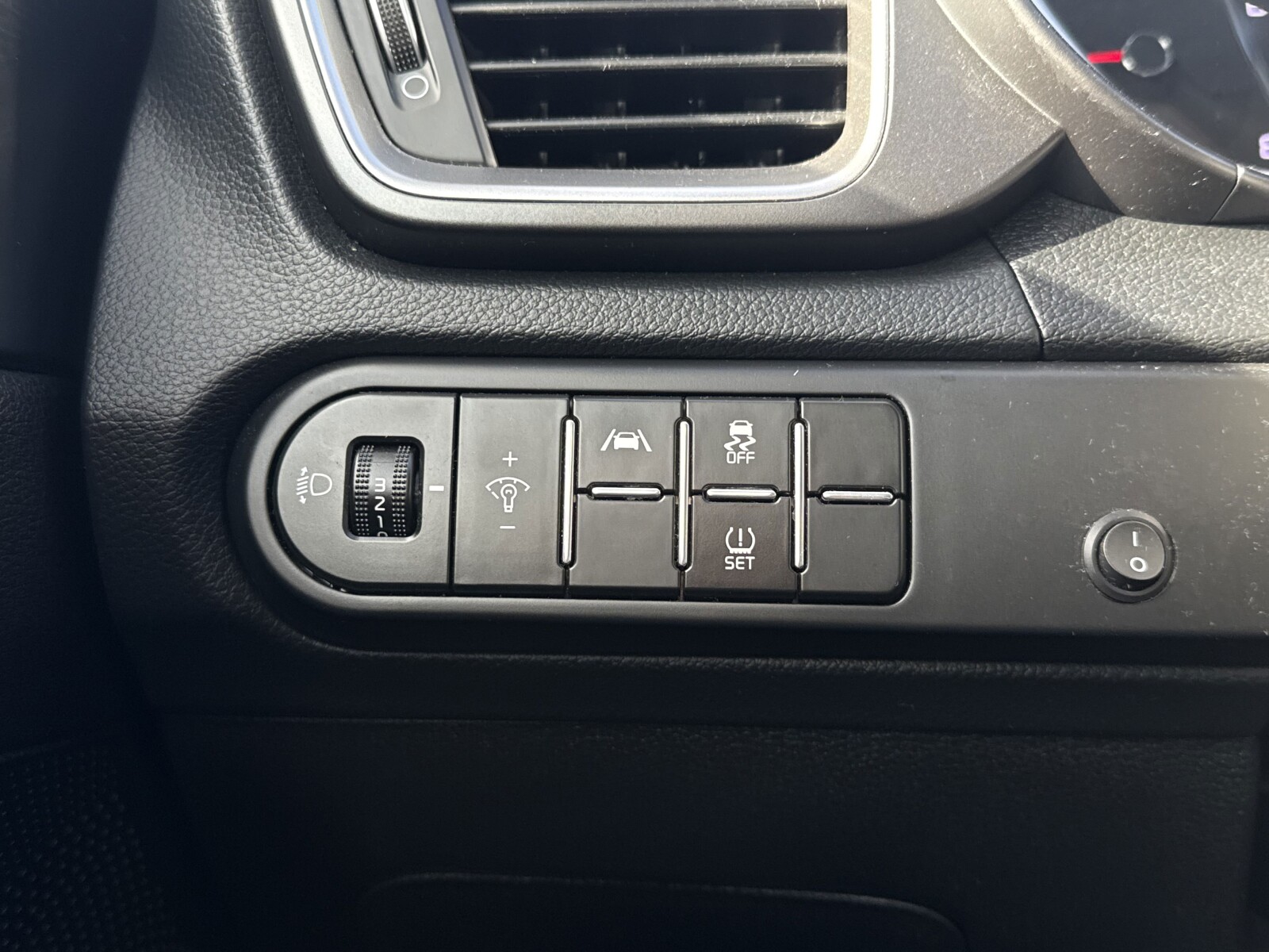 Kia Ceed - zdjęcie 19