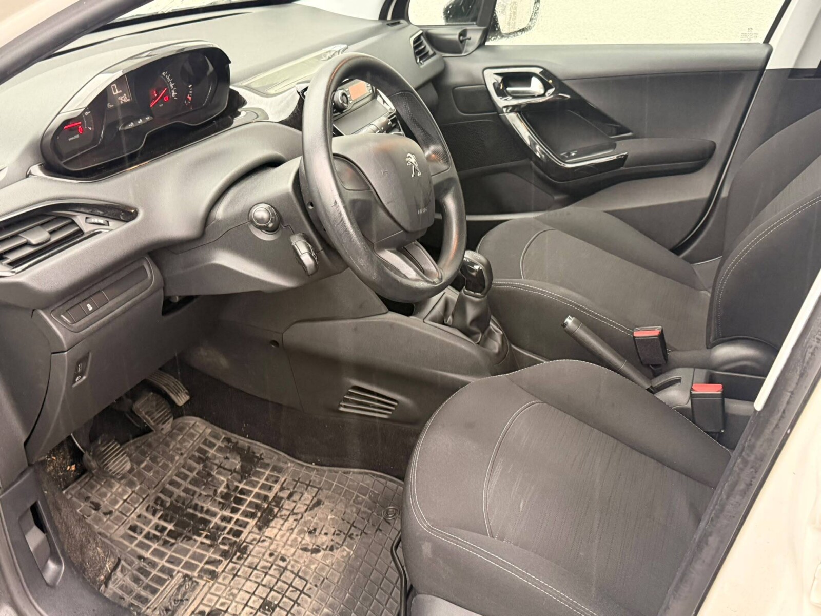 Peugeot 208 - zdjęcie 3