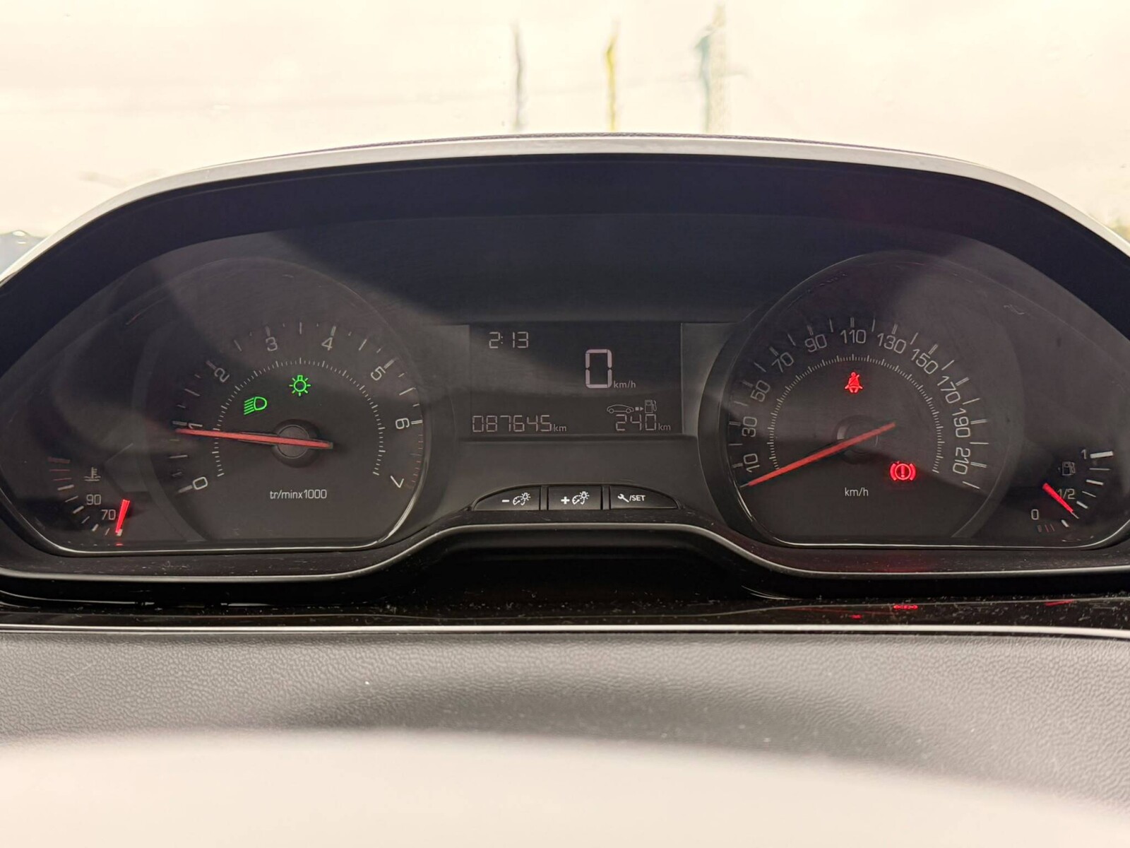Peugeot 208 - zdjęcie 6