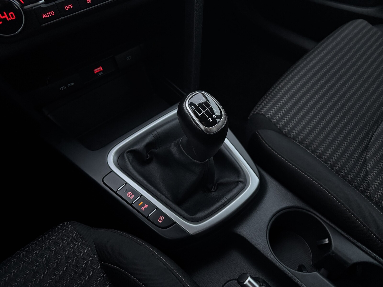 Kia Ceed - zdjęcie 21