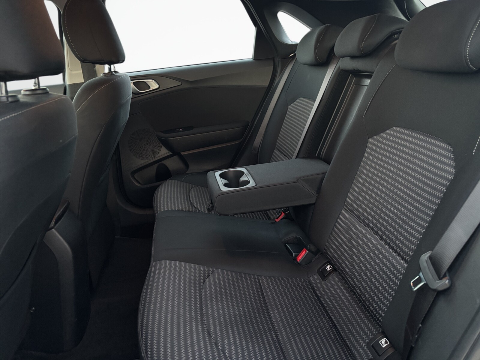 Kia Ceed - zdjęcie 22