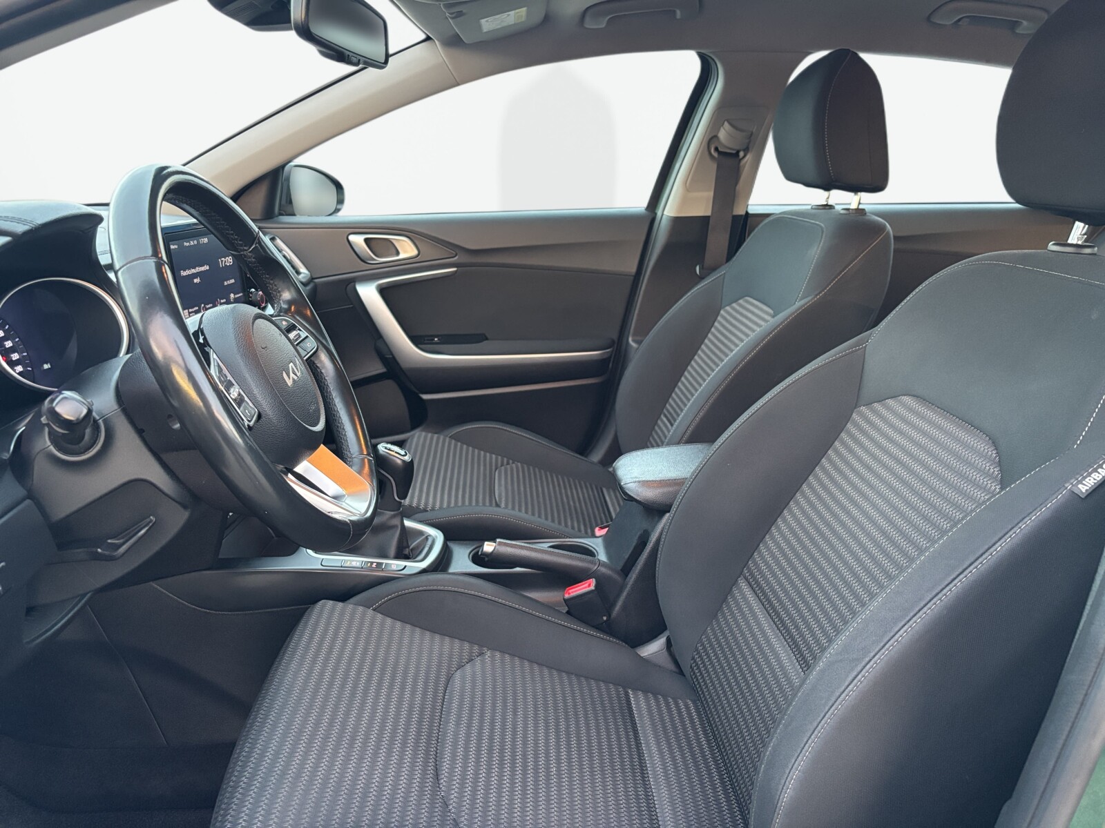 Kia Ceed - zdjęcie 9