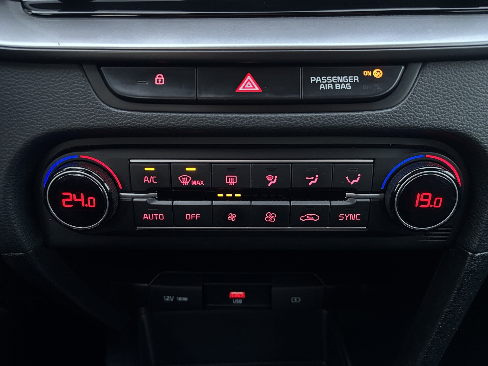 Kia Ceed - zdjęcie 20