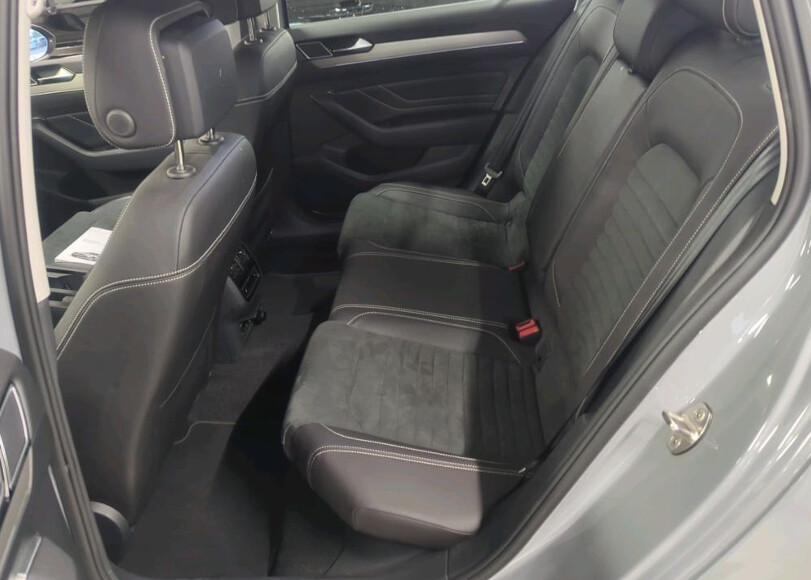 Volkswagen Passat Variant - zdjęcie 9