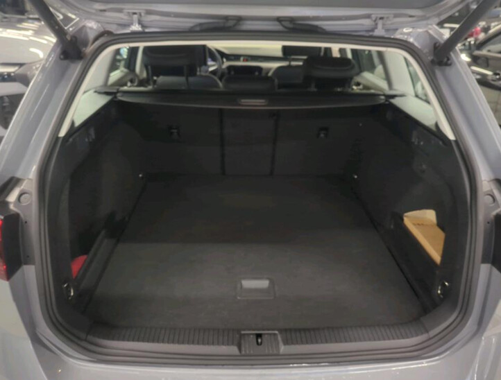 Volkswagen Passat Variant - zdjęcie 10