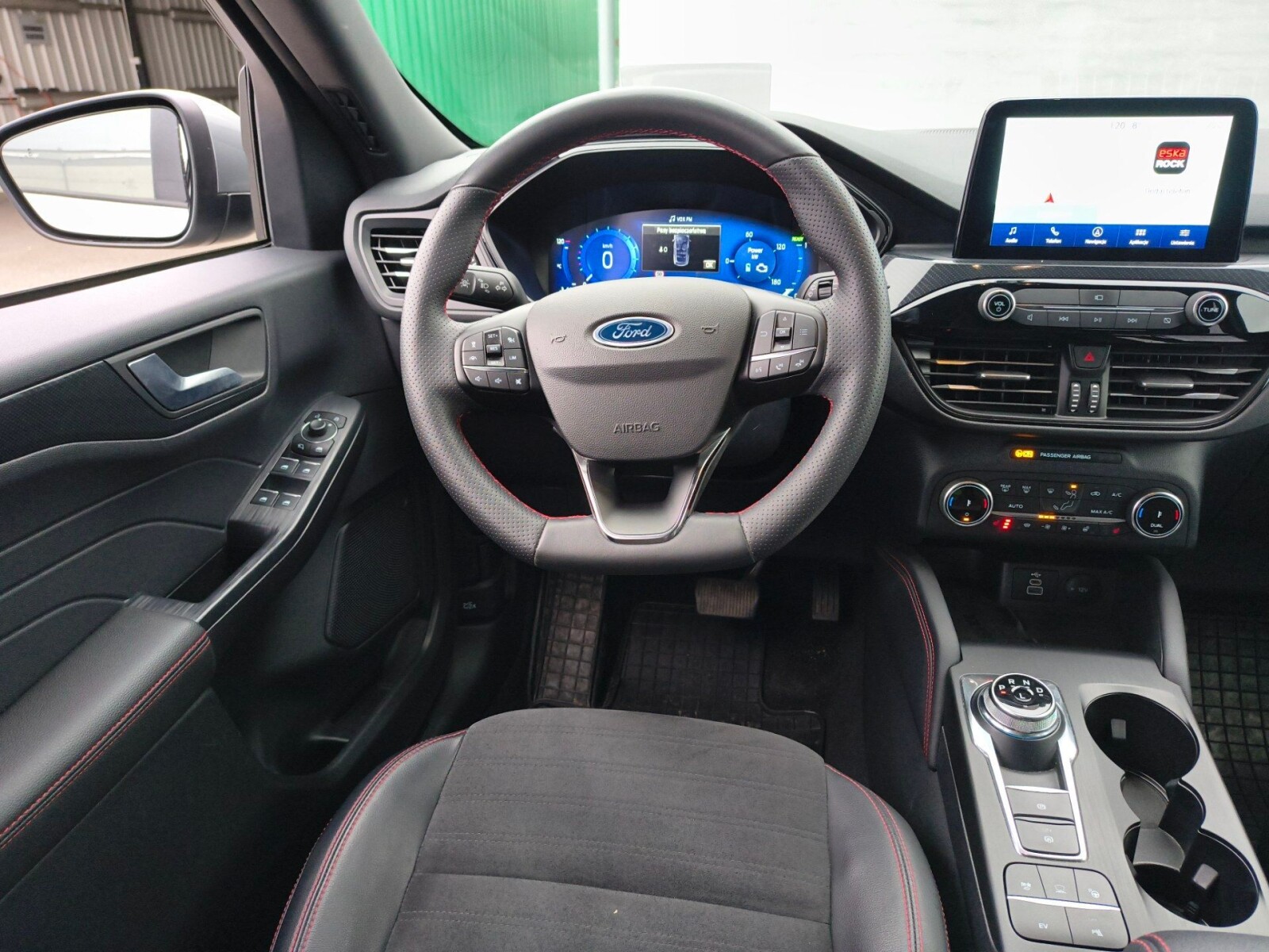 Ford Kuga - zdjęcie 15