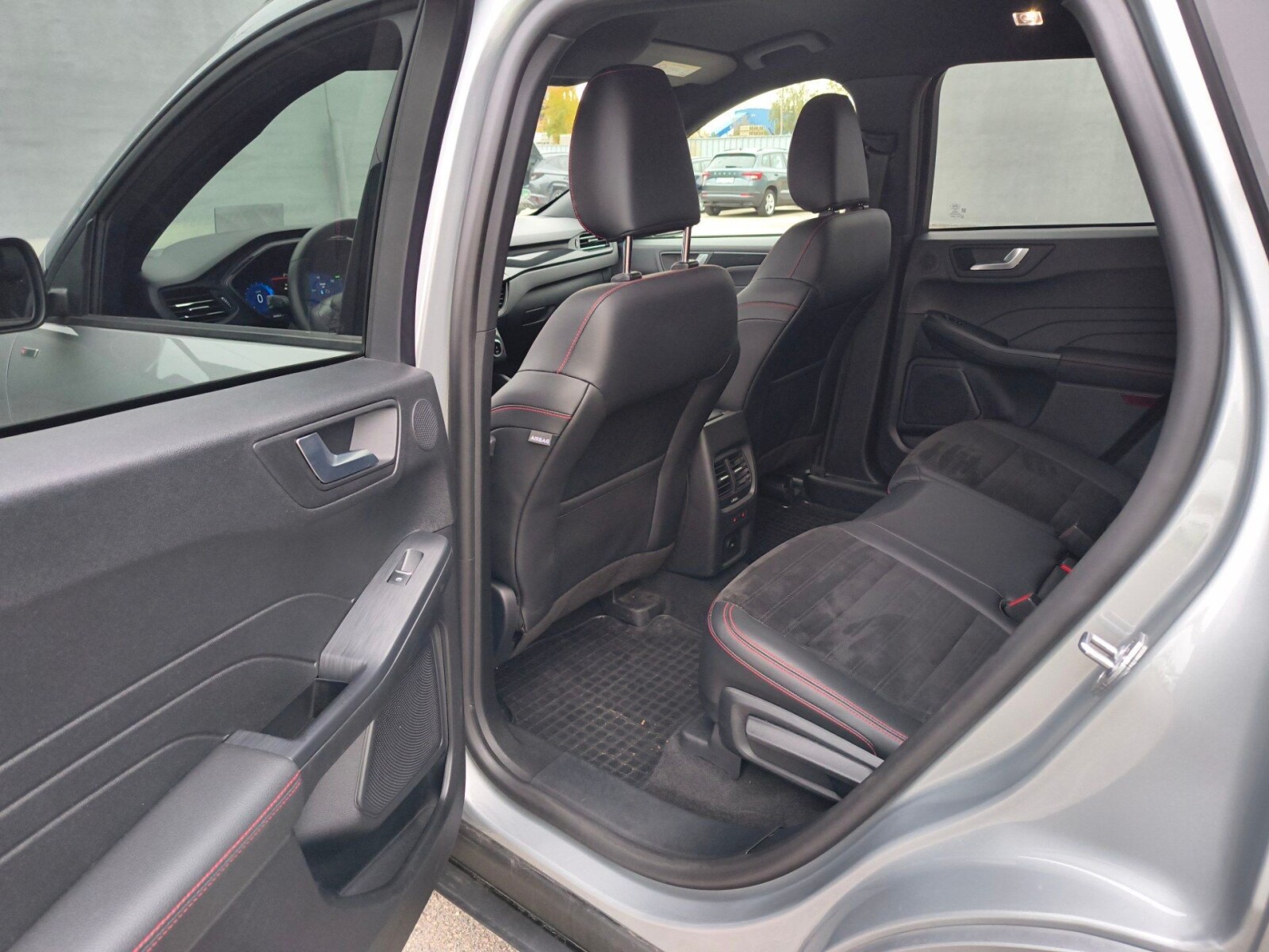 Ford Kuga - zdjęcie 12