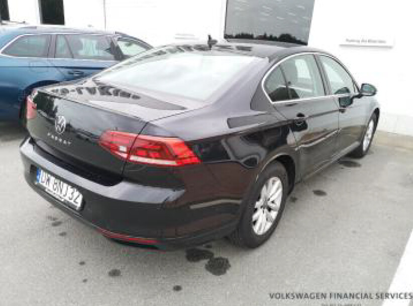 Volkswagen Passat - zdjęcie 2