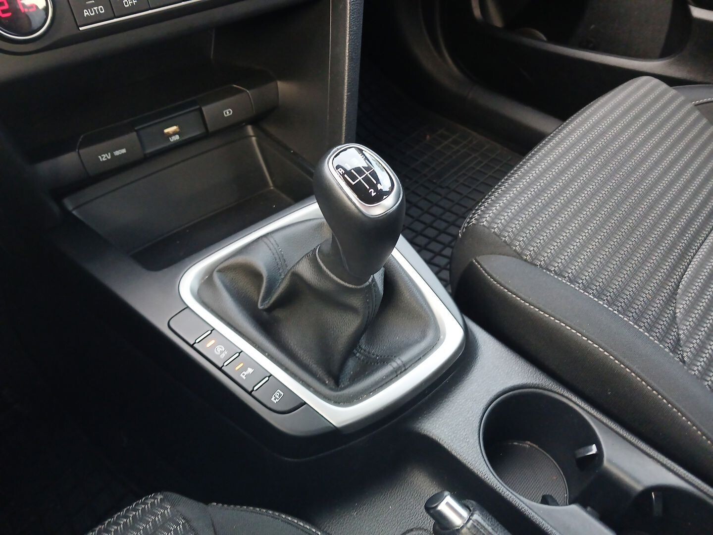 Kia Ceed - zdjęcie 15