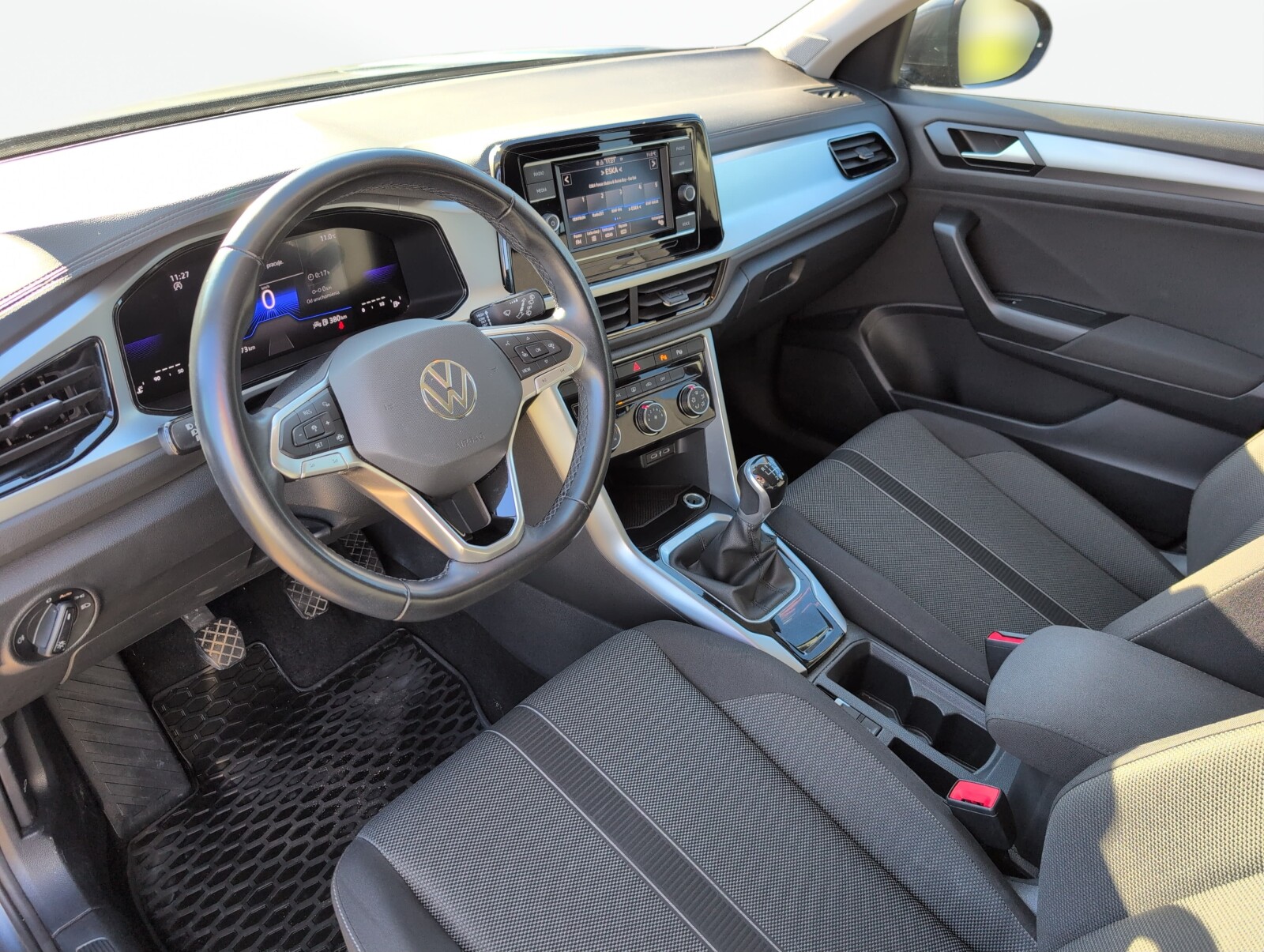 Volkswagen T-Roc - zdjęcie 17