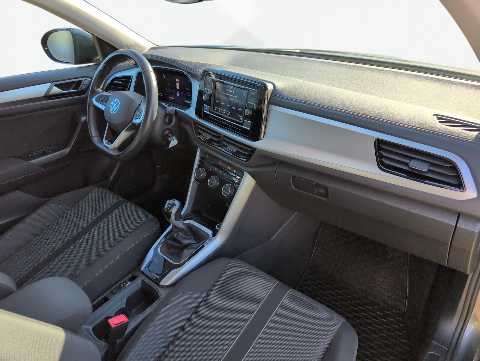 Volkswagen T-Roc - zdjęcie 15